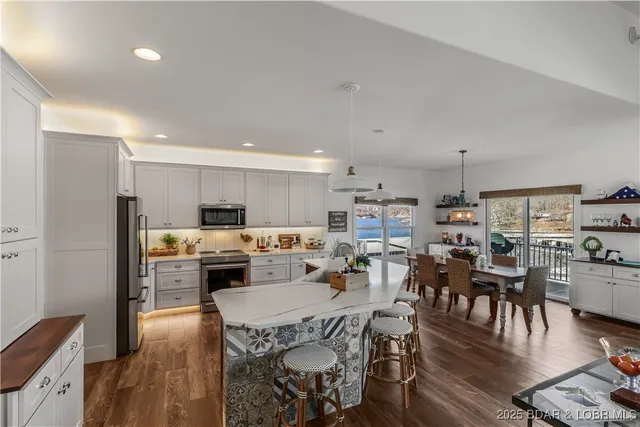 $1,099,000 | 115 Cypress Point Lane, Lake Ozark, MO 65049