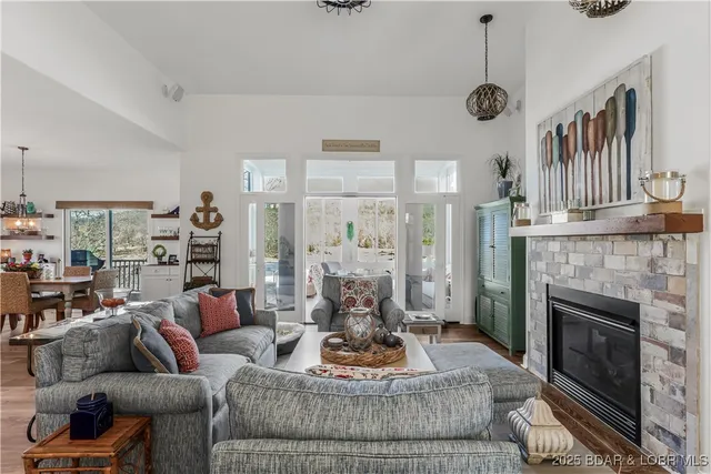 $1,099,000 | 115 Cypress Point Lane, Lake Ozark, MO 65049