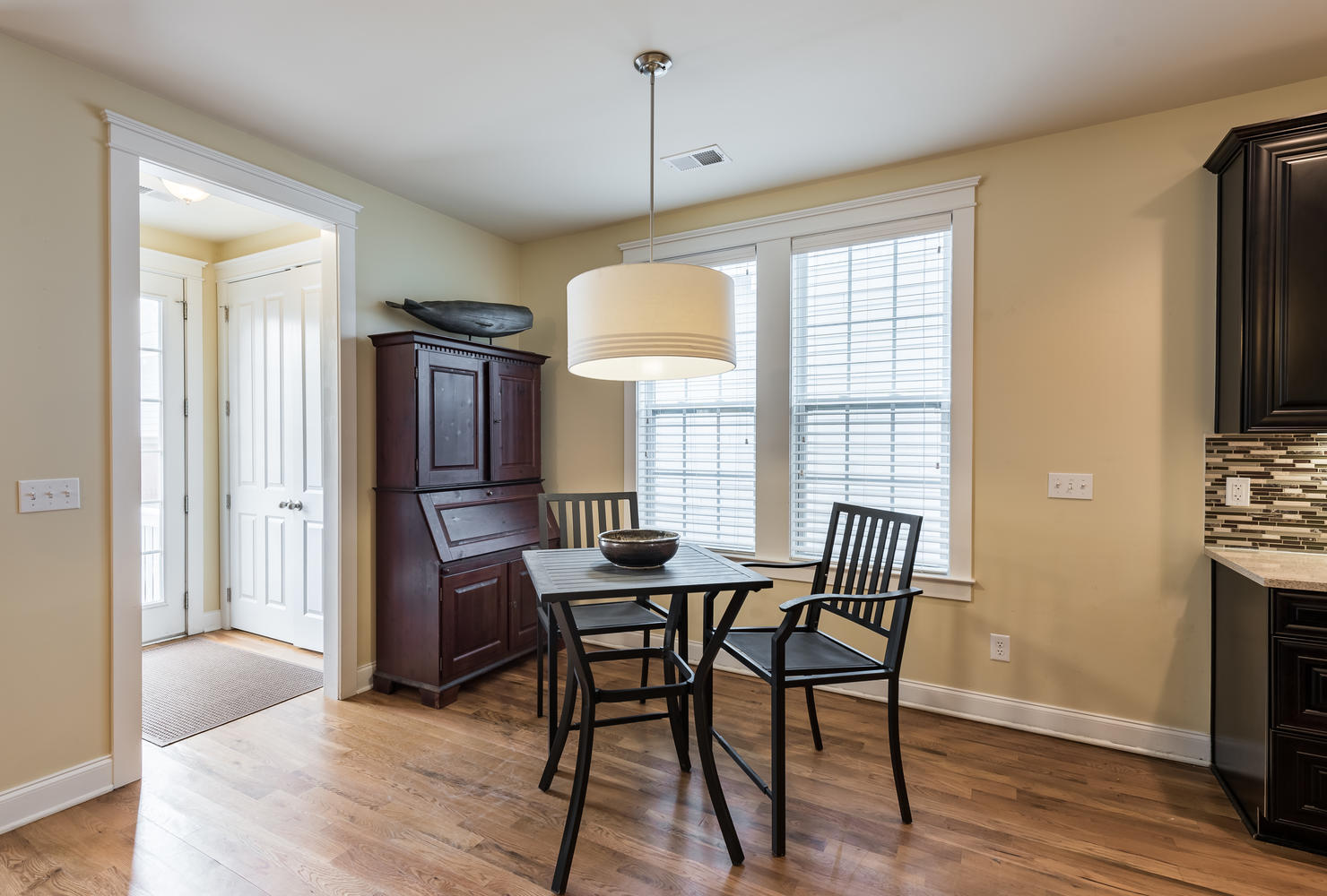 1263 Appling Drive Mount Pleasant, SC 29464 - Photo 23 of 59 Eat in kitchen