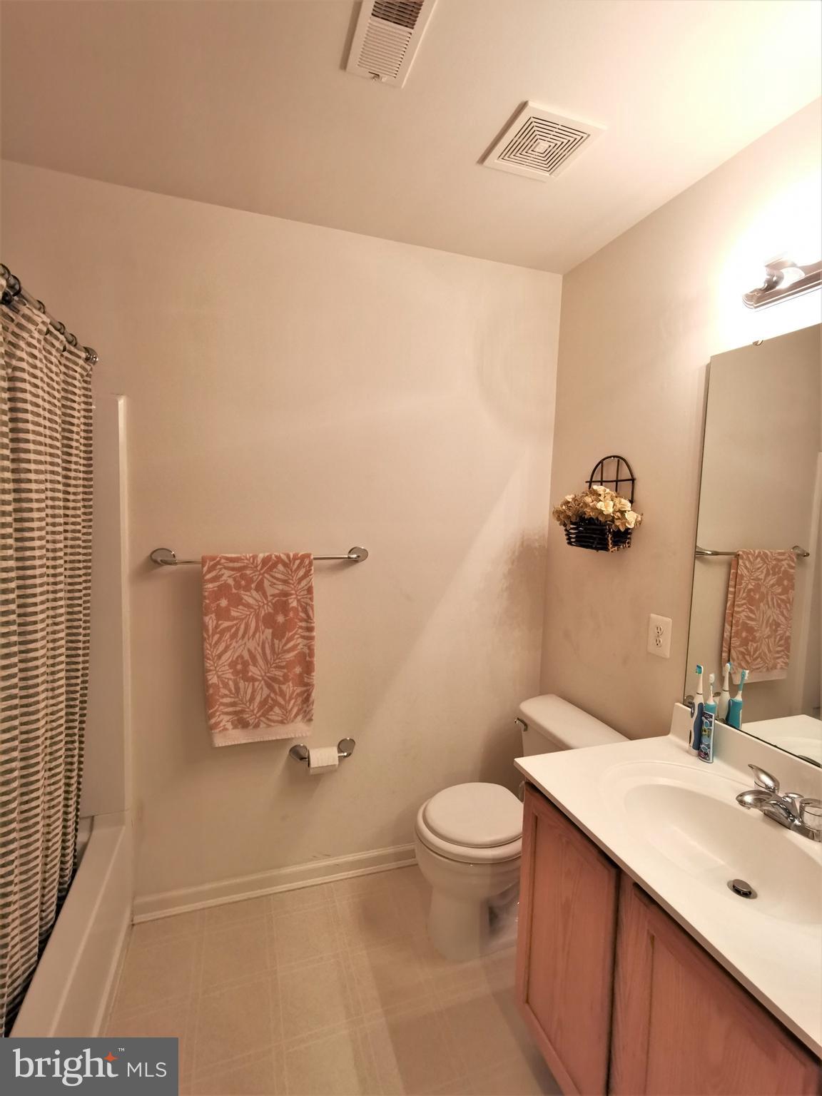 153 Malcolm Forest Road New Castle, DE 19720 - Photo 27 of 29 Hallway Full Bathroom