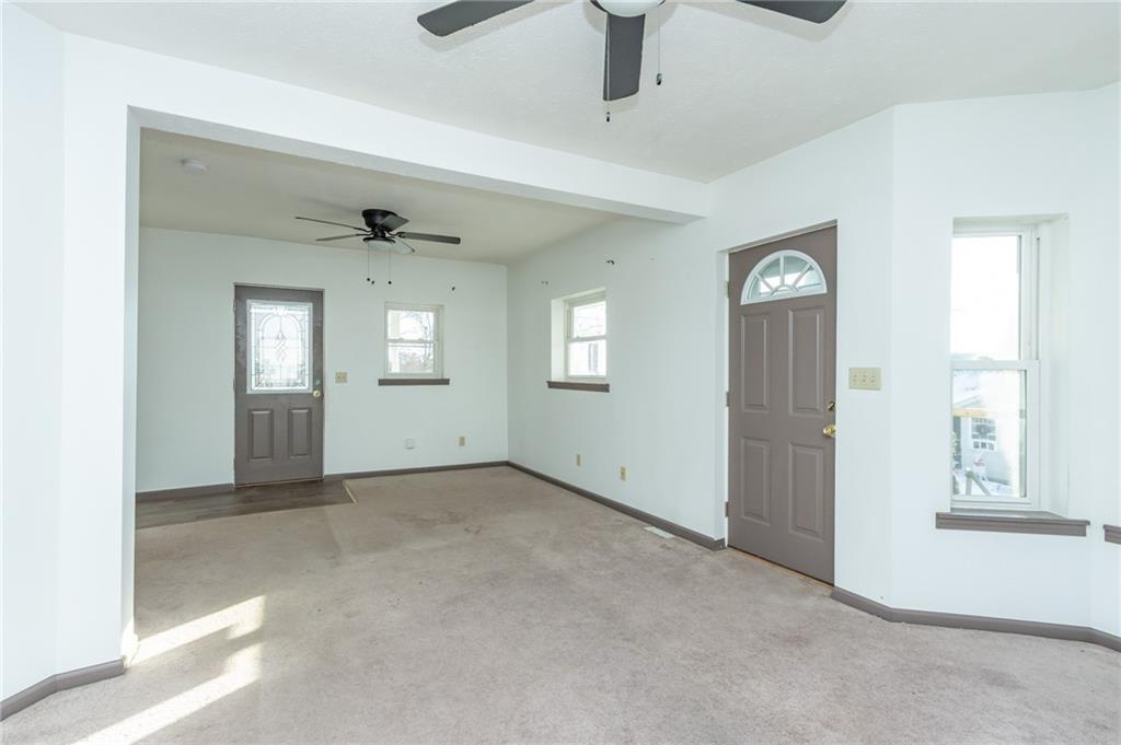 400 West Fulton Street Butler, PA 16001 - Photo 11 of 22 an empty room with windows and closet