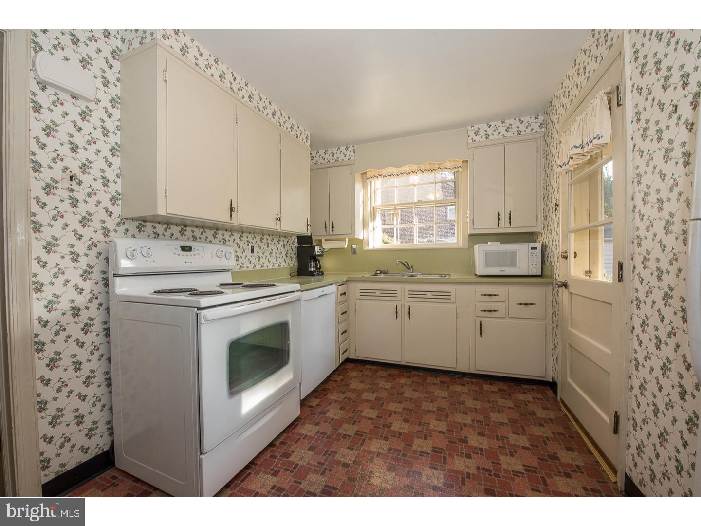 113 Blackthorn Road Wallingford, PA 19086 - Photo 8 of 25