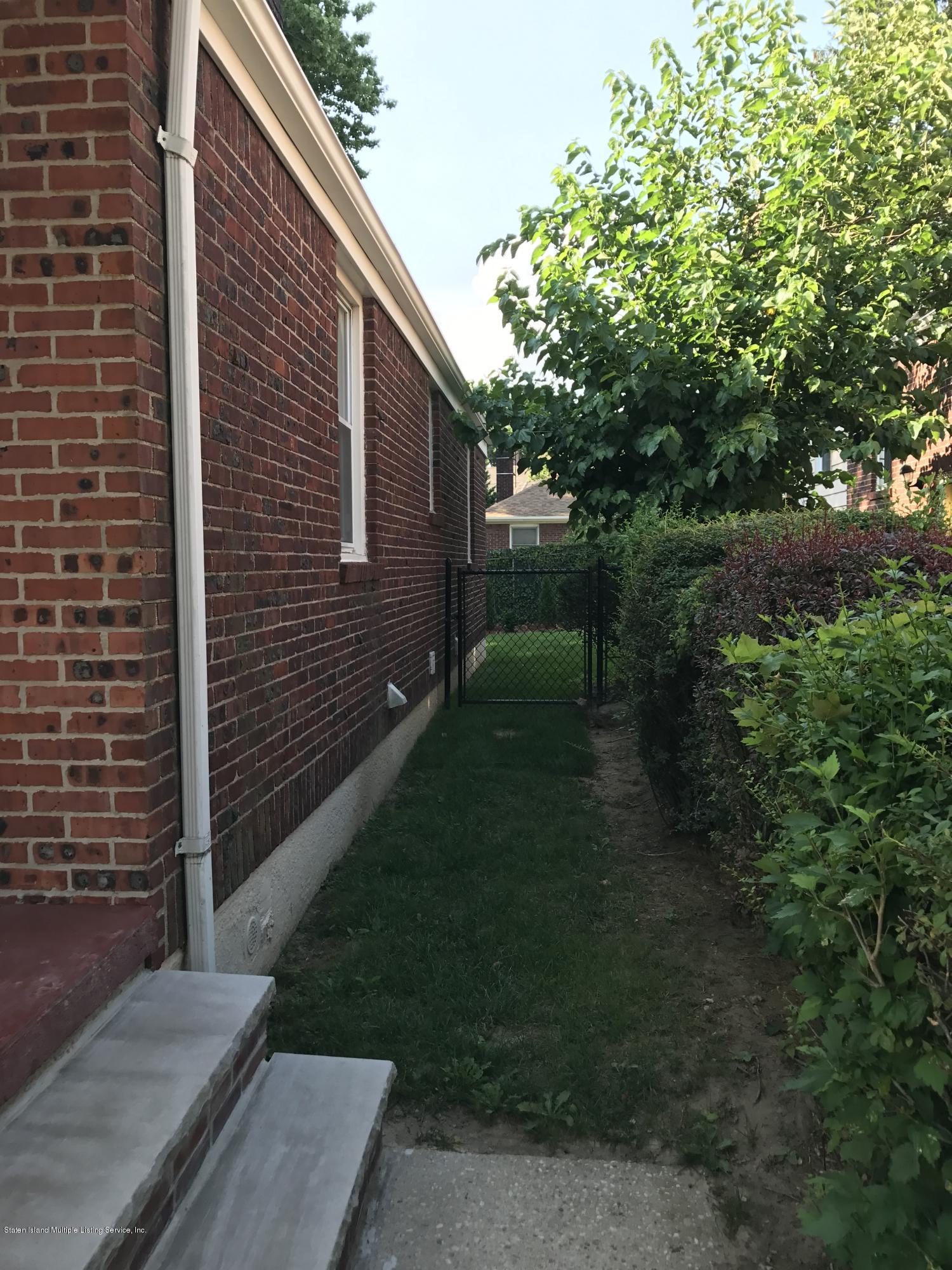 111 Governor Road Staten Island, NY 10314 - Photo 3 of 17 Right side