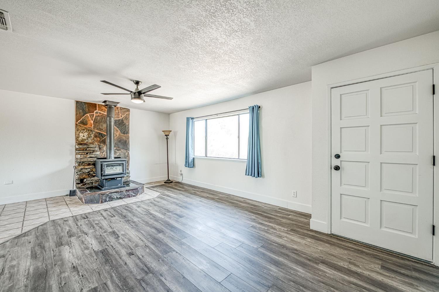 46592 Chukchansi Road Coarsegold, CA 93614 - Photo 3 of 18 Gallery Image 3
