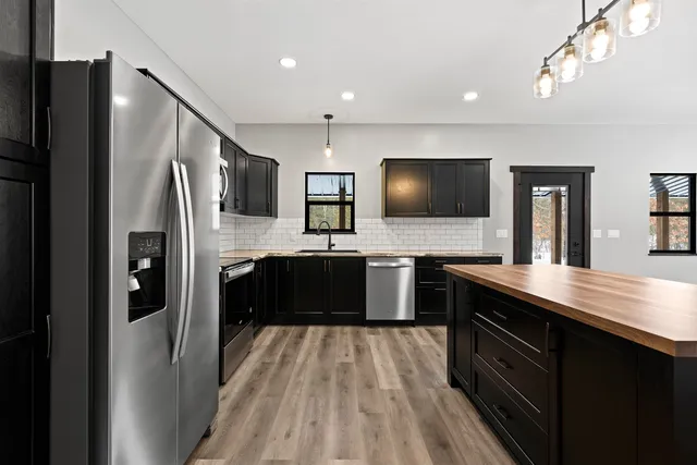 $415,000 | W11115 Cth Street, Crivitz, WI 54114