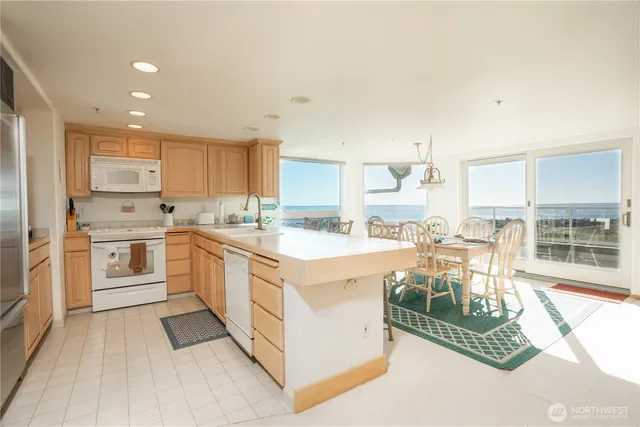 $425,000 | 1599 East Ocean Shores Boulevard Southwest, Unit 3, Ocean Shores, WA 98569