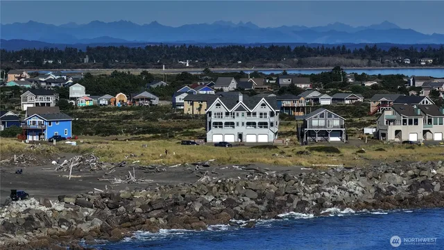 $425,000 | 1599 East Ocean Shores Boulevard Southwest, Unit 3, Ocean Shores, WA 98569