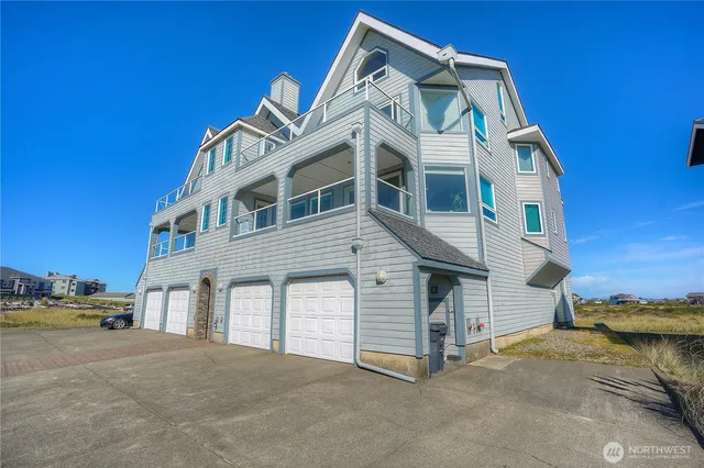 $425,000 | 1599 East Ocean Shores Boulevard Southwest, Unit 3, Ocean Shores, WA 98569