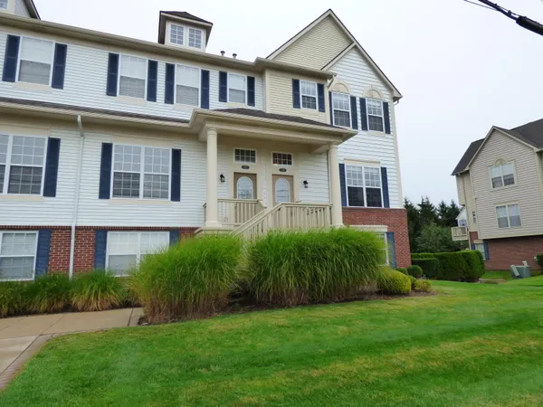 $2,250 | 1547 Cass Lake Road, Keego Harbor, MI 48320
