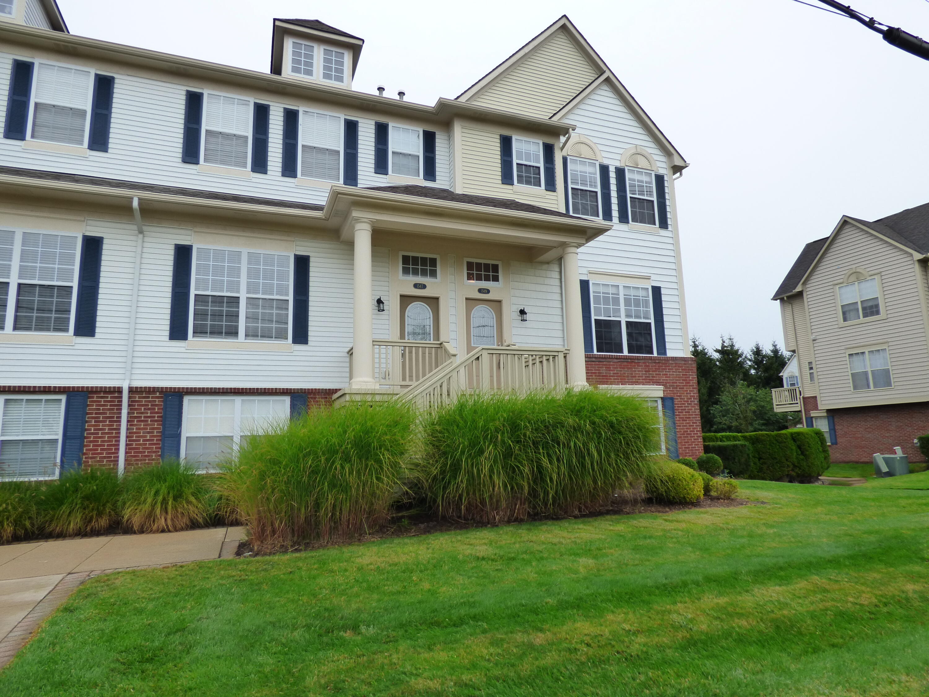 1547 Cass Lake Road Keego Harbor, MI 48320 - Photo 1 of 23 Exterior