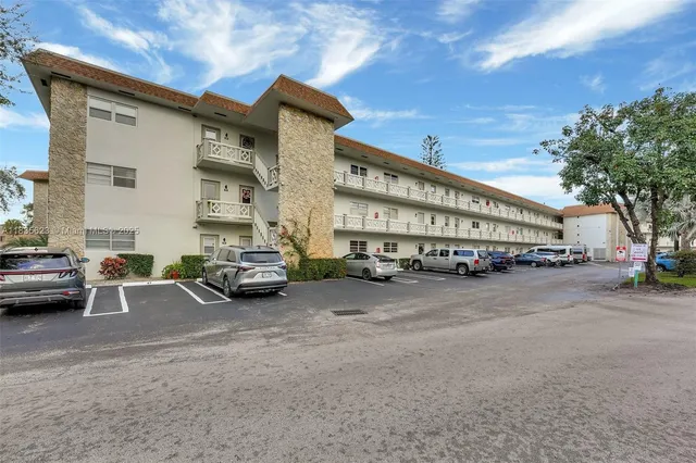 $96,500 | 4805 Northwest 35th Street, Unit 603, Lauderdale Lakes, FL 33319
