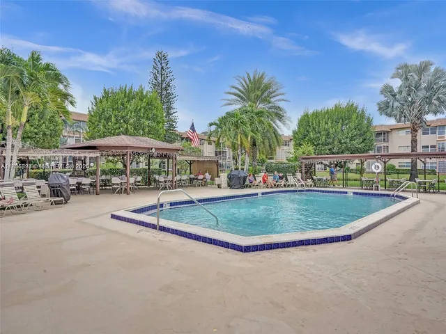 $96,500 | 4805 Northwest 35th Street, Unit 603, Lauderdale Lakes, FL 33319