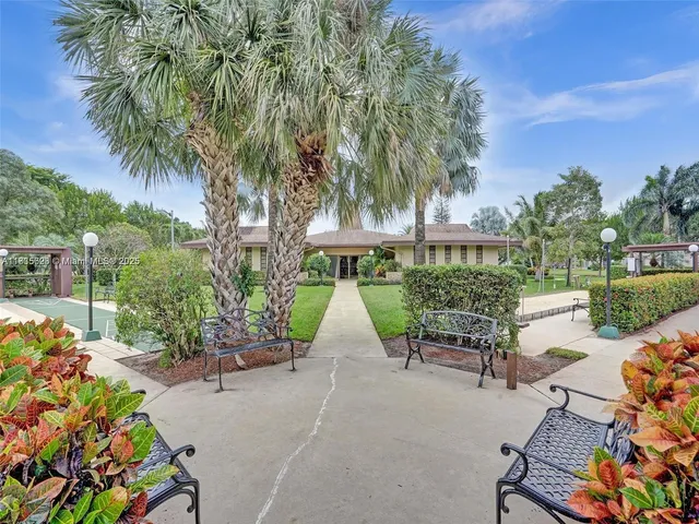 $96,500 | 4805 Northwest 35th Street, Unit 603, Lauderdale Lakes, FL 33319