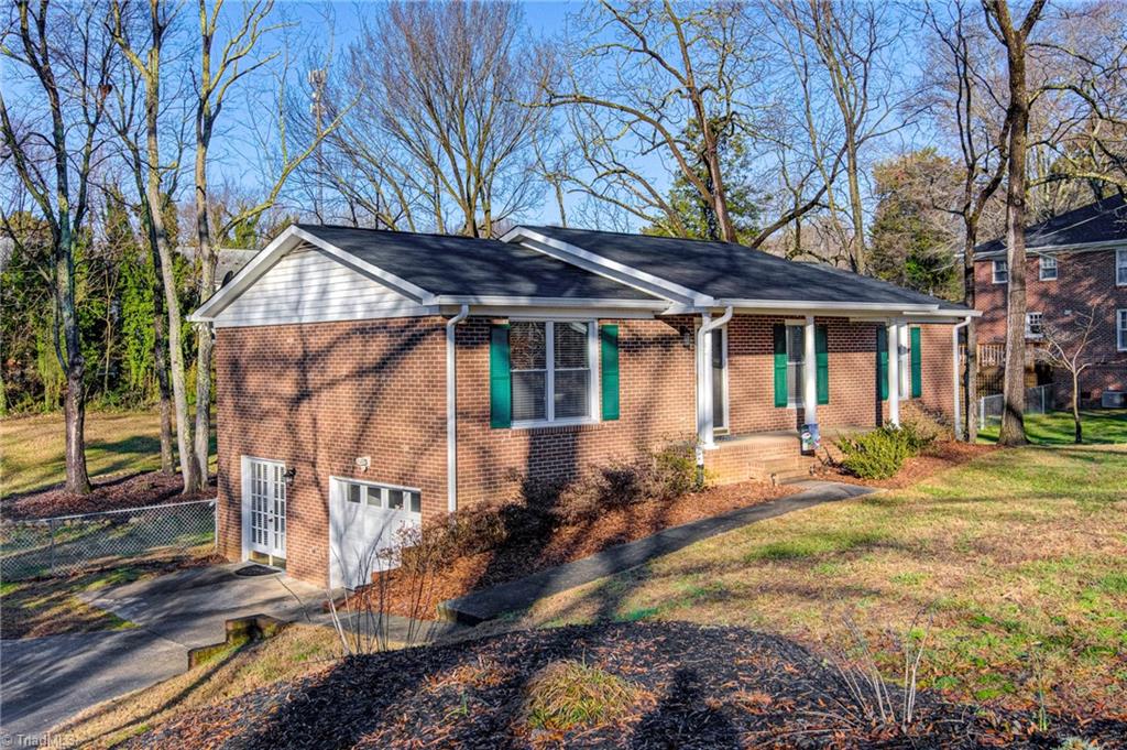 152 Greenvalley Road Winston-Salem, NC 27106 - Photo 2 of 31 Gallery Image 2