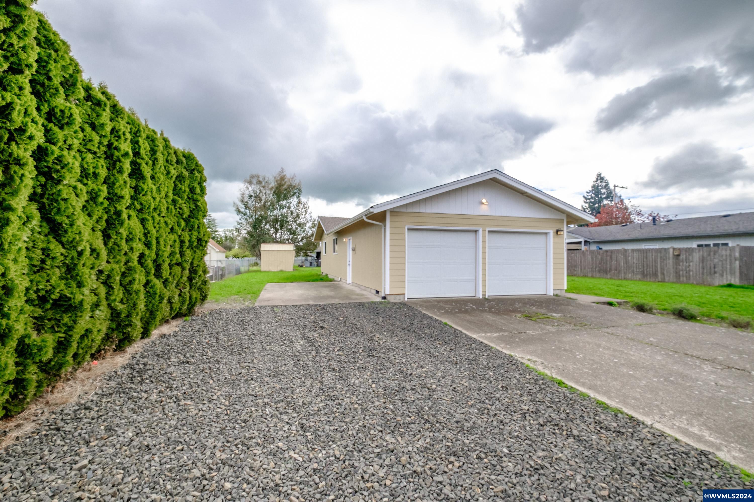 3357 Devon Place Southeast Albany, OR 97322 - Photo 2 of 25