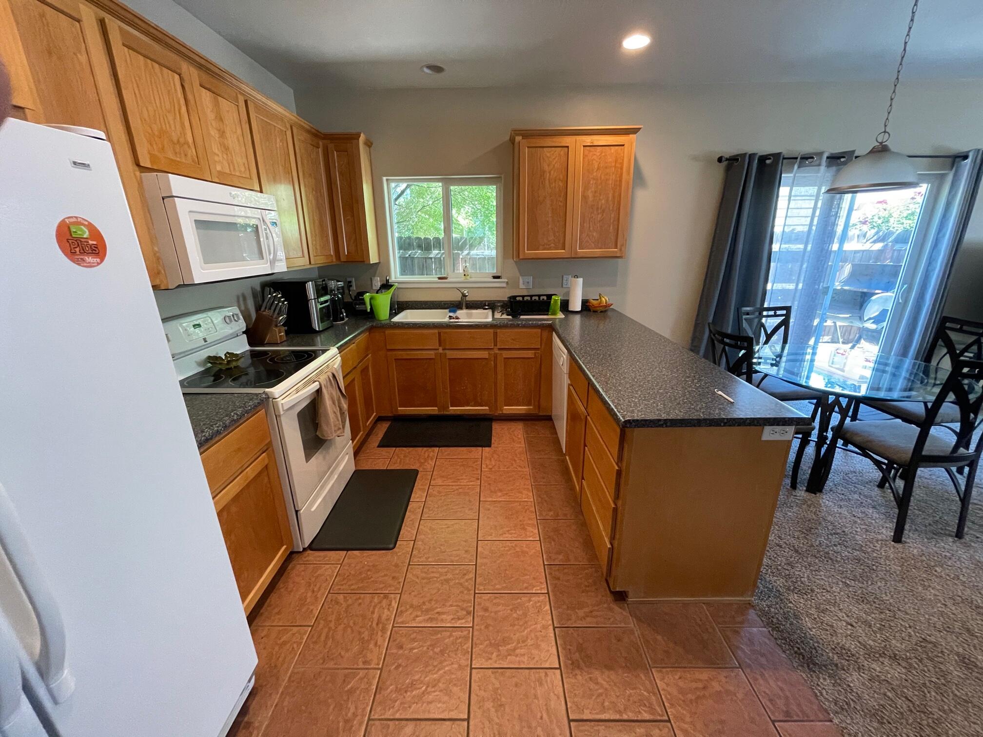 535 Freeman Road Central Point, OR 97502 - Photo 4 of 14 IMG_9110