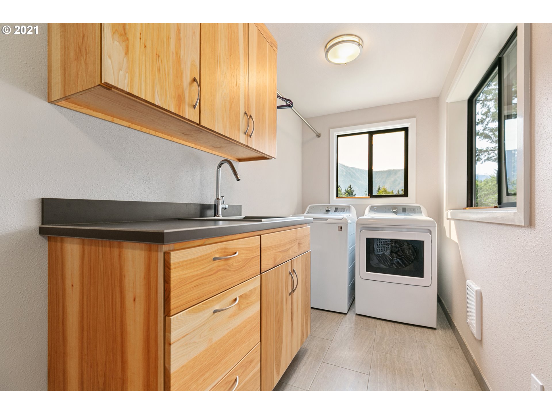 261 Beacon Highland Road East Stevenson, WA 98648 - Photo 10 of 32 Gallery Image 10
