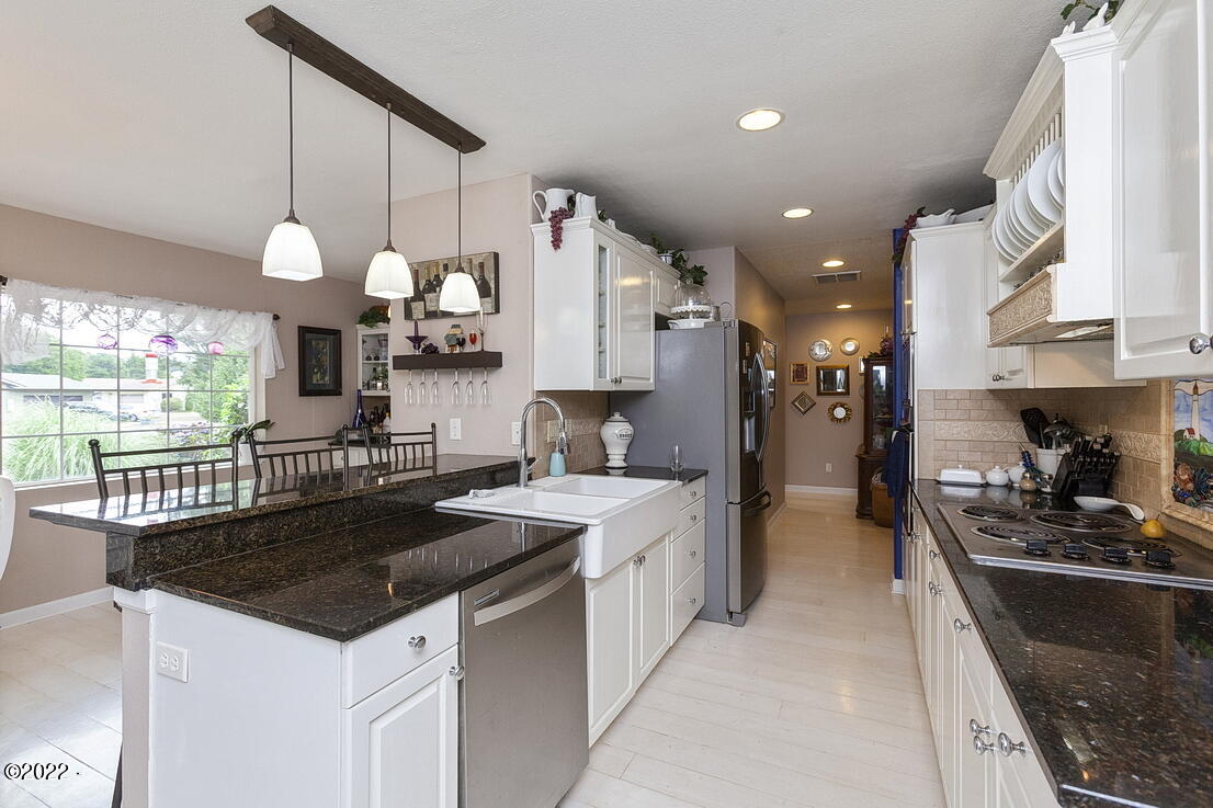 2450 Southwest Fairway Circle Waldport, OR 97394 - Photo 22 of 30 Kitchen