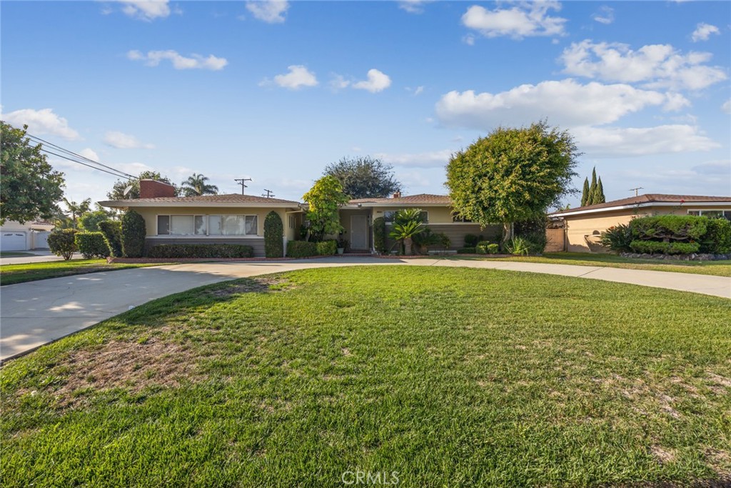 Welcome home to 10357 Lesterford Avenue, Downey.