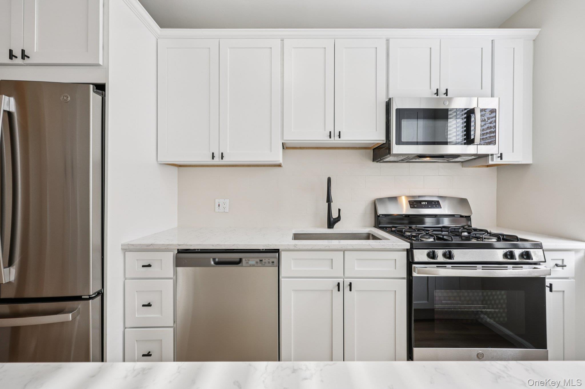 1 Bronxville Road, Unit 3S Bronxville, NY 10708 - Photo 15 of 27 SS appliances