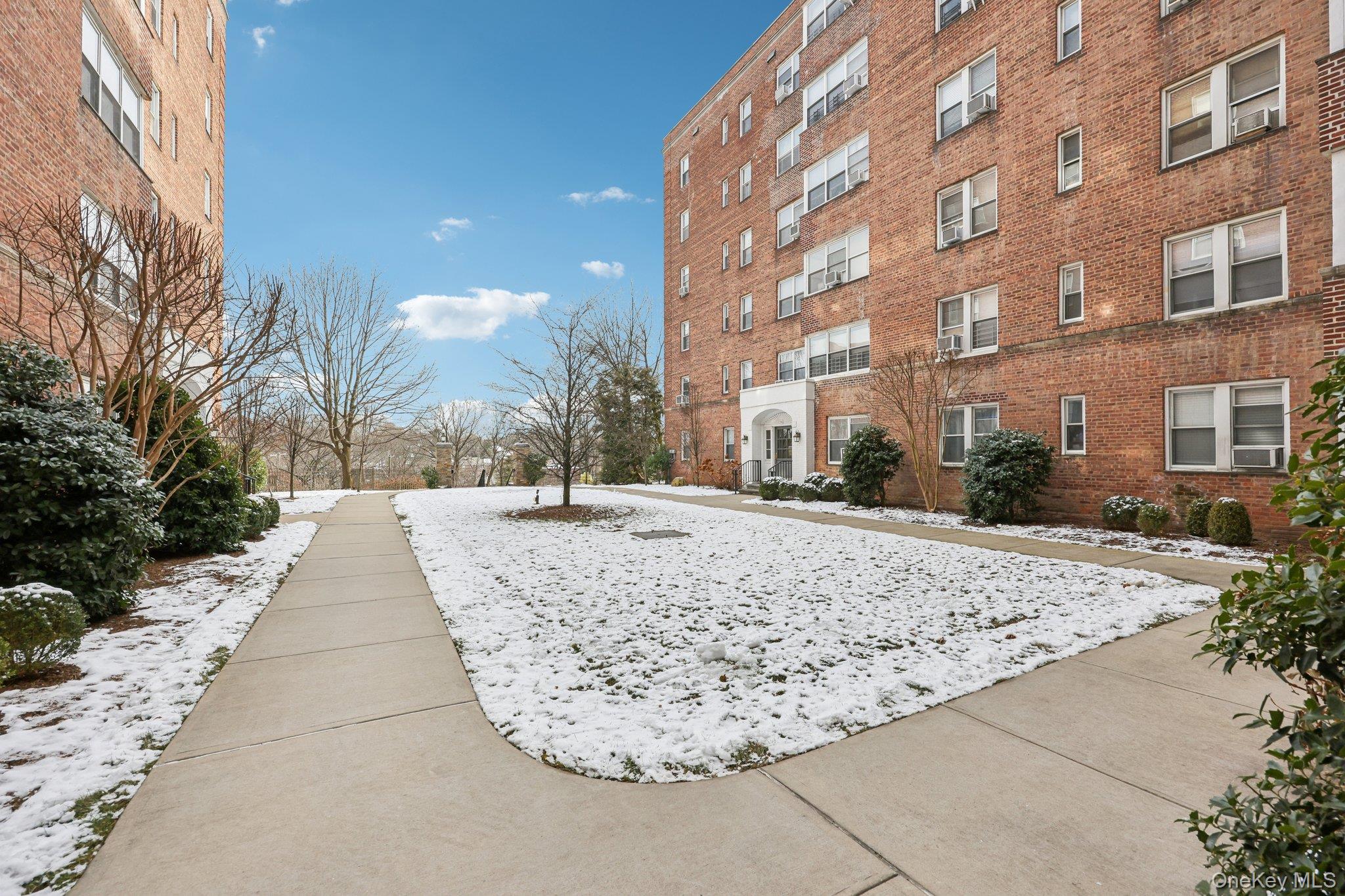 1 Bronxville Road, Unit 3S Bronxville, NY 10708 - Photo 24 of 27 View of private Courtyard