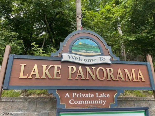 a sign that is on the wall of the building