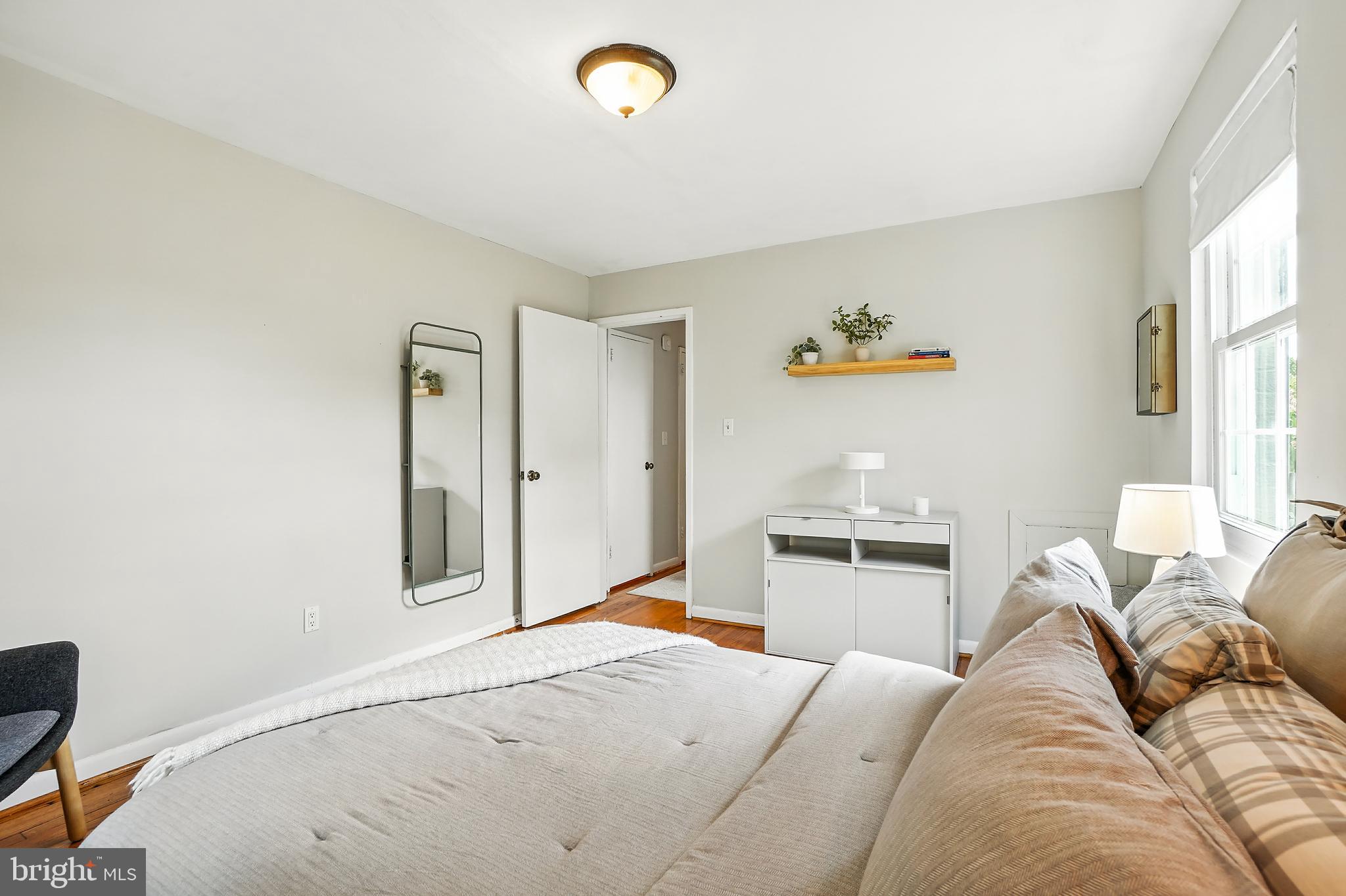 2030 North Vermont Street, Unit 301 Arlington, VA 22207 - Photo 15 of 32 a living room with furniture