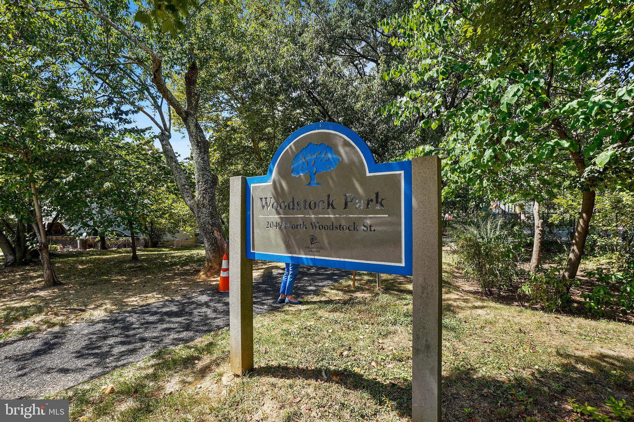 2030 North Vermont Street, Unit 301 Arlington, VA 22207 - Photo 23 of 32 a view of a wooden fence next to a yard