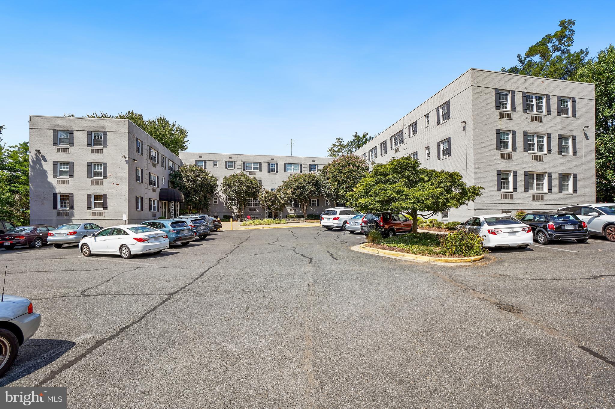 2030 North Vermont Street, Unit 301 Arlington, VA 22207 - Photo 28 of 32 a view of a street with cars