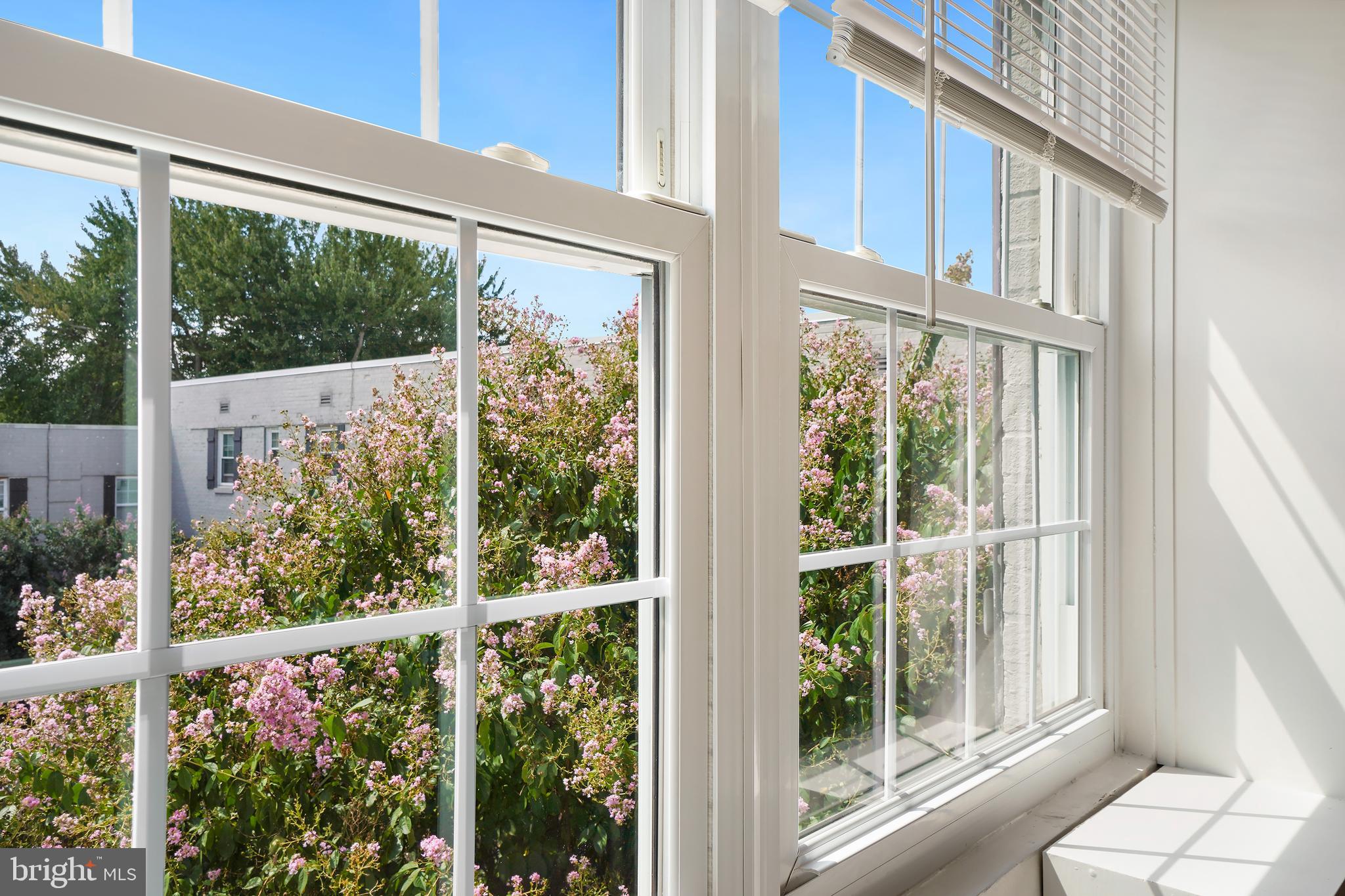 2030 North Vermont Street, Unit 301 Arlington, VA 22207 - Photo 7 of 32 a view of a house with wooden floor and wooden fence