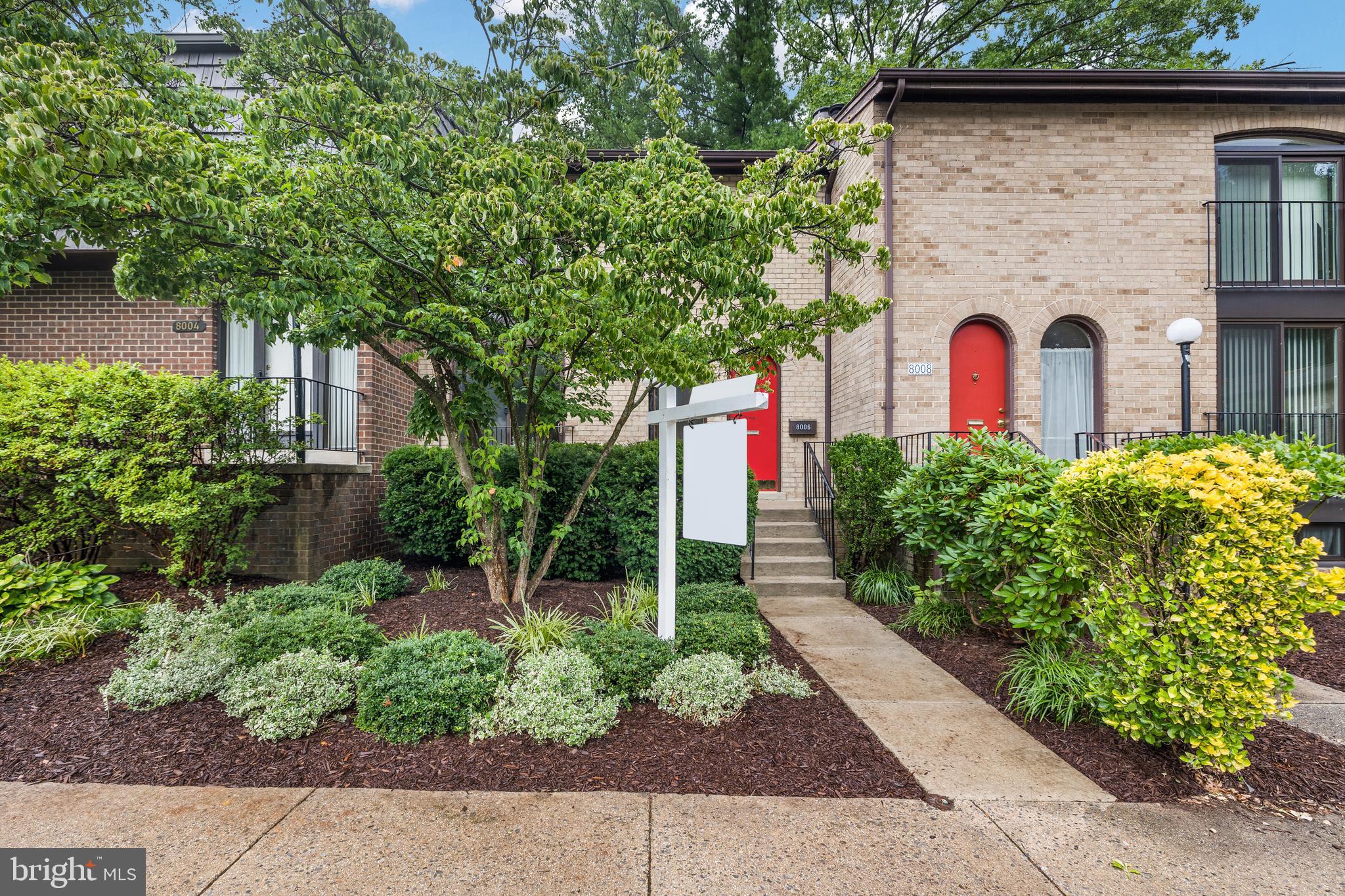 8006 Inverness Ridge Road Potomac, MD 20854 - Photo 2 of 43 A beautiful 4 bed/3.5 bath townhouse in Potomac MD