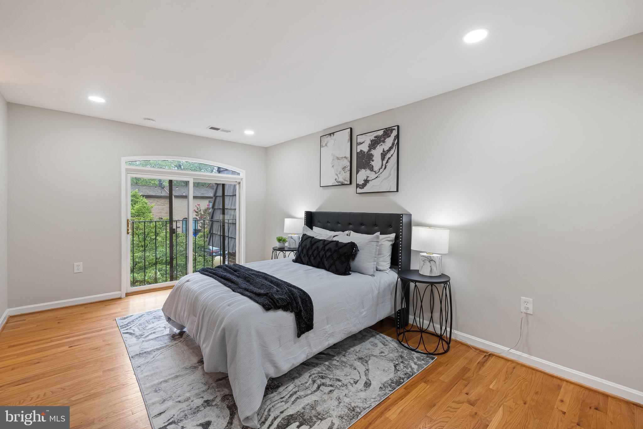 8006 Inverness Ridge Road Potomac, MD 20854 - Photo 22 of 43 Spacious primary bedroom with en-suite bath!