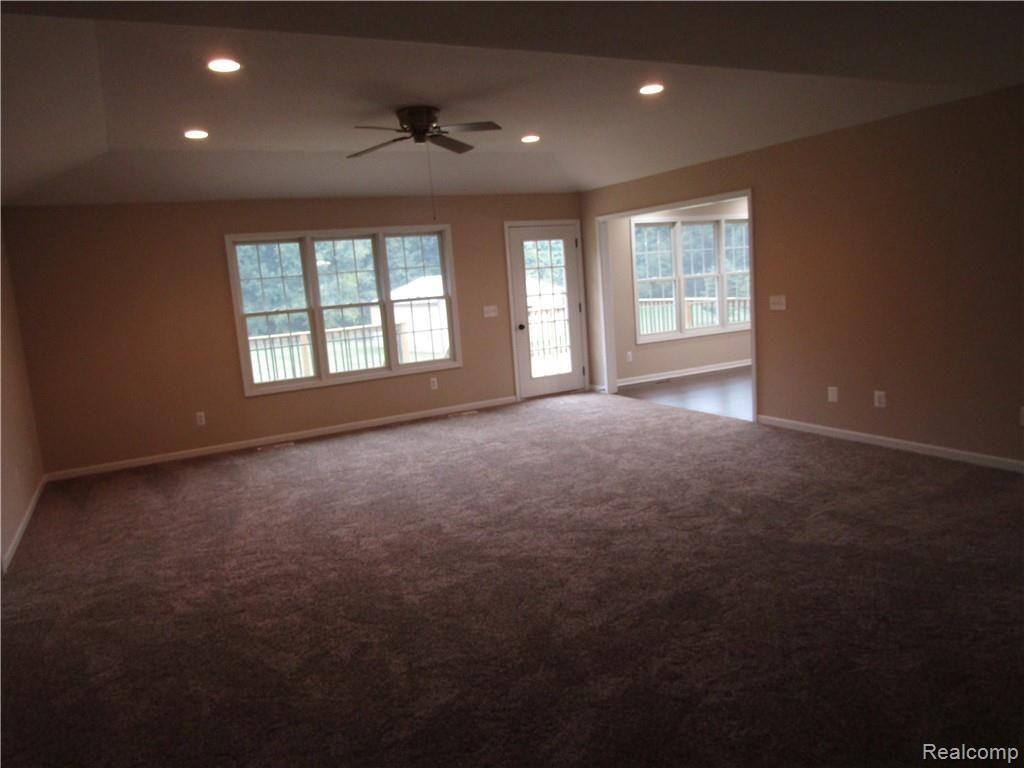 470 High Ridge Lane Leonard, MI 48367 - Photo 24 of 41 IMG_2967.JPG
