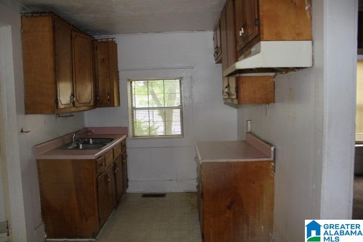 824 Goldwire Street Southwest Birmingham, AL 35211 - Photo 6 of 13