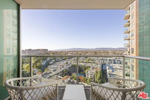 $1,149,999 | 13700 Marina Pointe Drive, Unit 1410, Marina del Rey, CA 90292