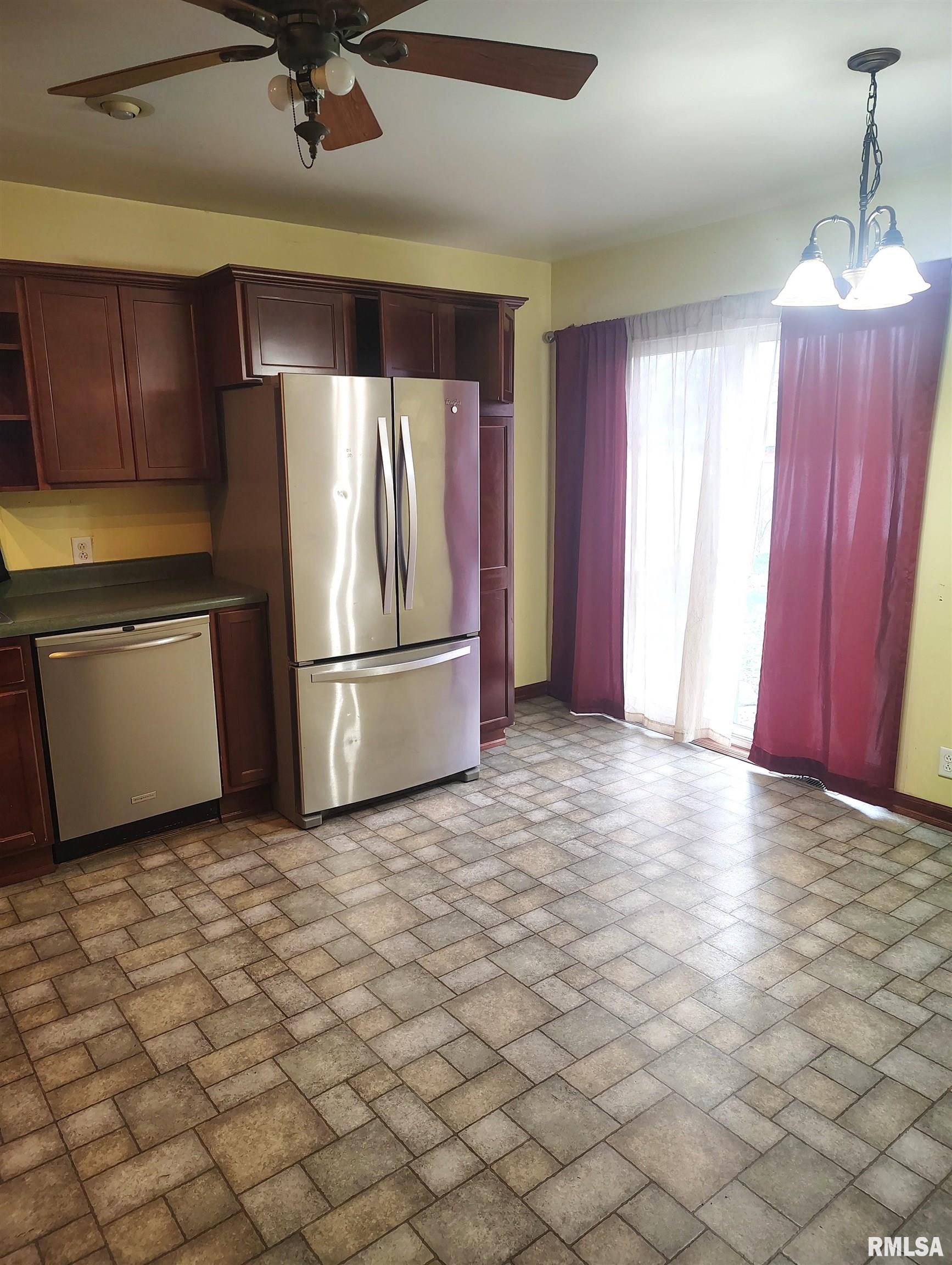 646 East Locust Street Canton, IL 61520 - Photo 6 of 17 Gallery Image 6