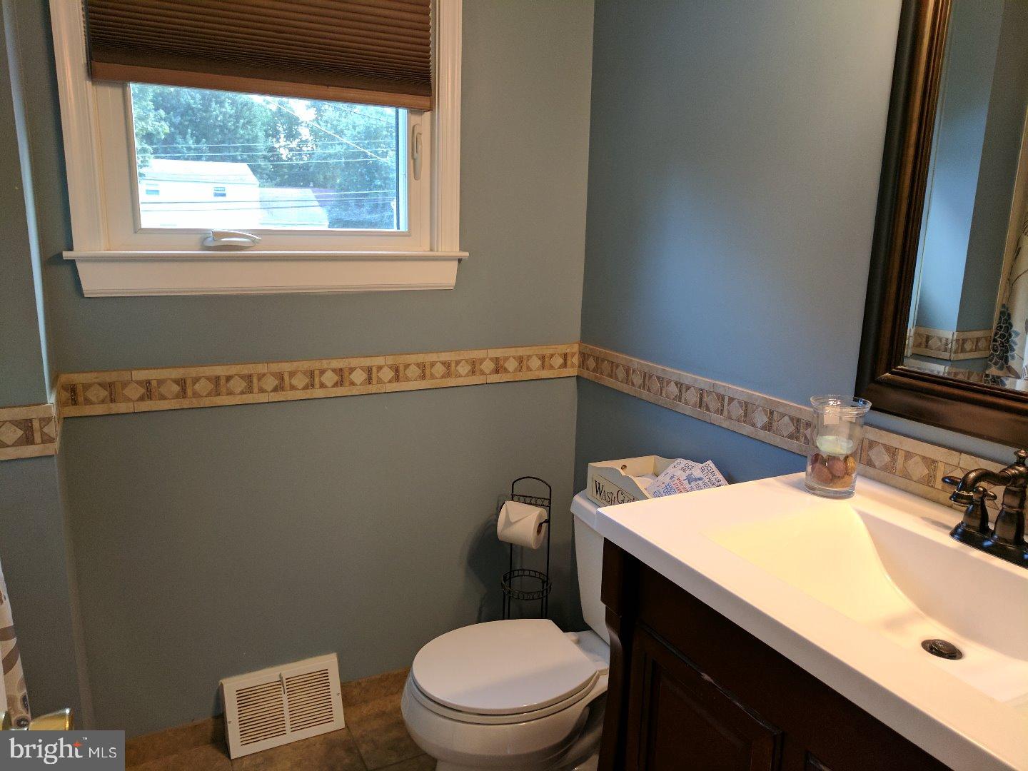 978 Windsor Road Warminster, PA 18974 - Photo 16 of 23 Bathroom
