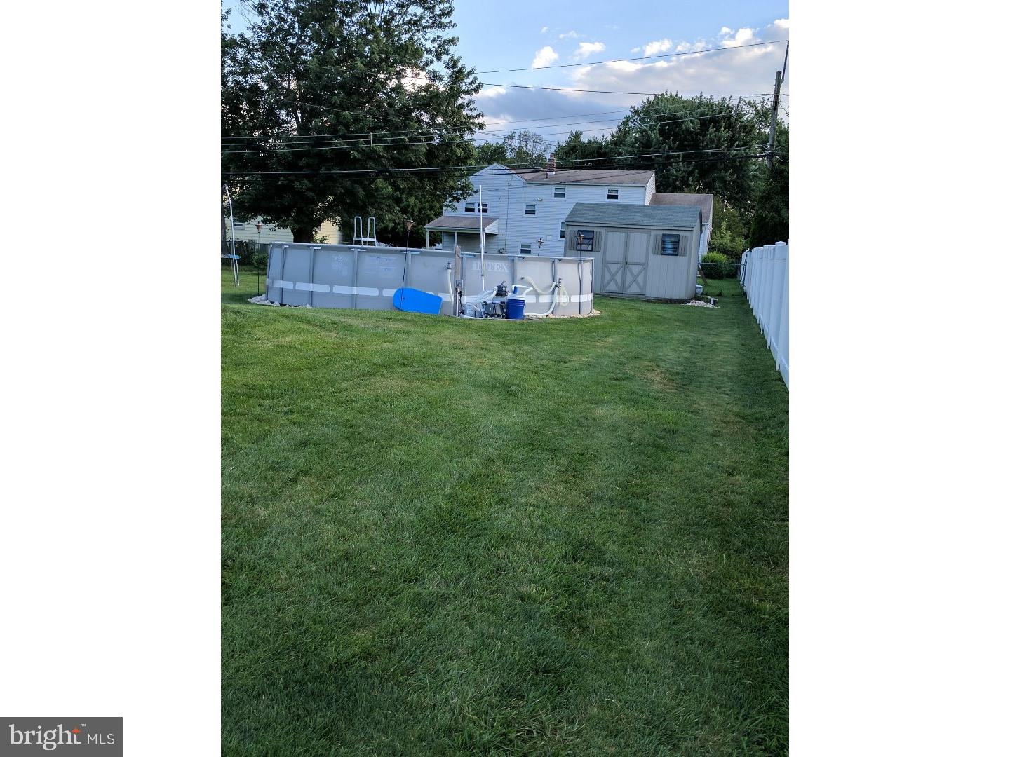 978 Windsor Road Warminster, PA 18974 - Photo 18 of 23 Exterior Side