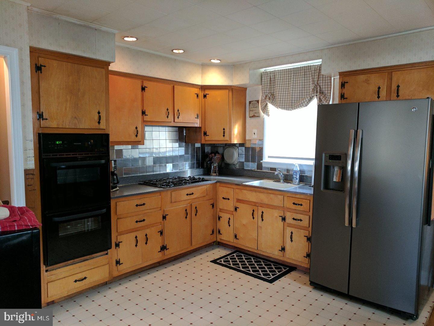 978 Windsor Road Warminster, PA 18974 - Photo 2 of 23 Kitchen