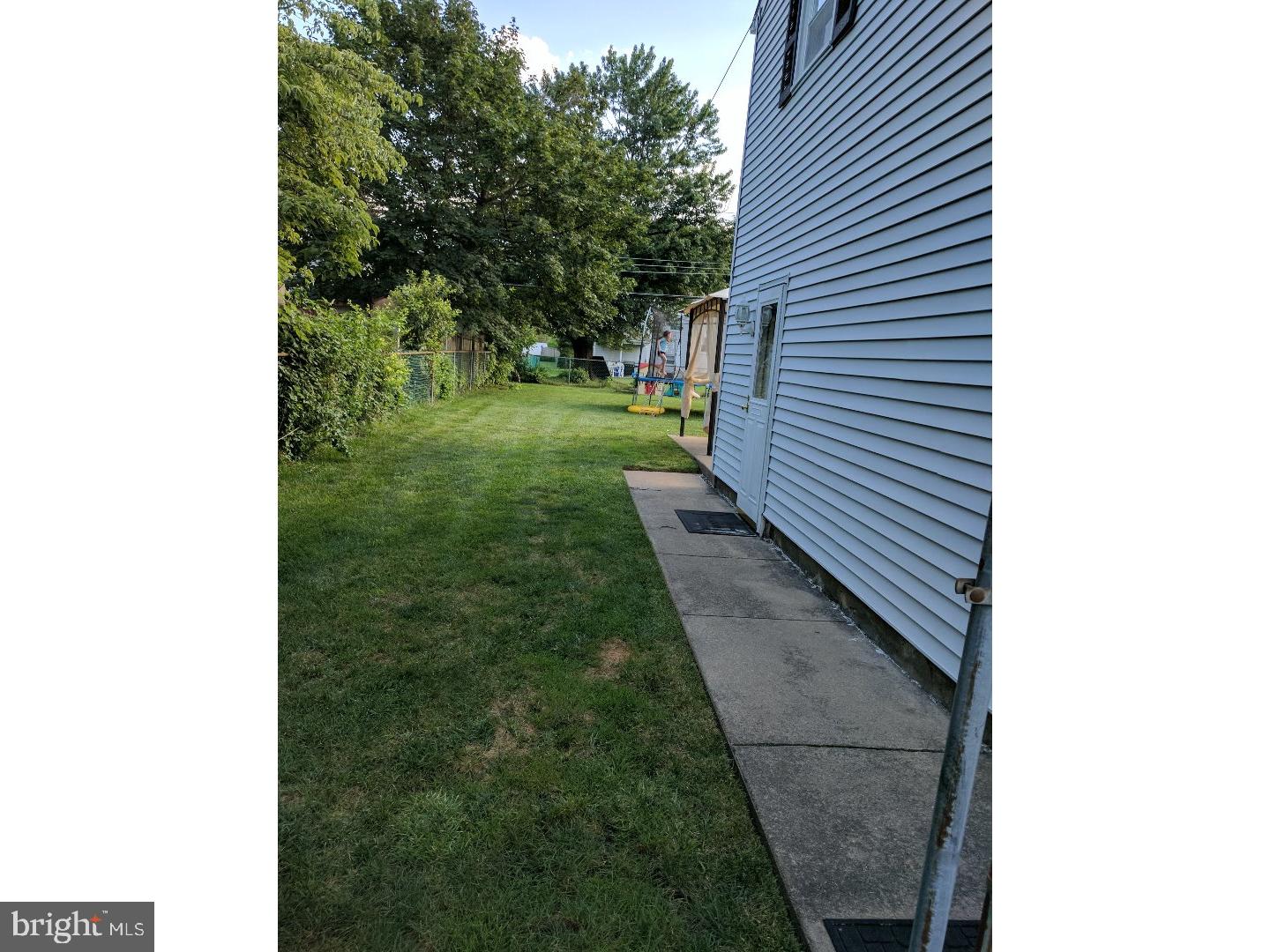 978 Windsor Road Warminster, PA 18974 - Photo 21 of 23 Exterior Side