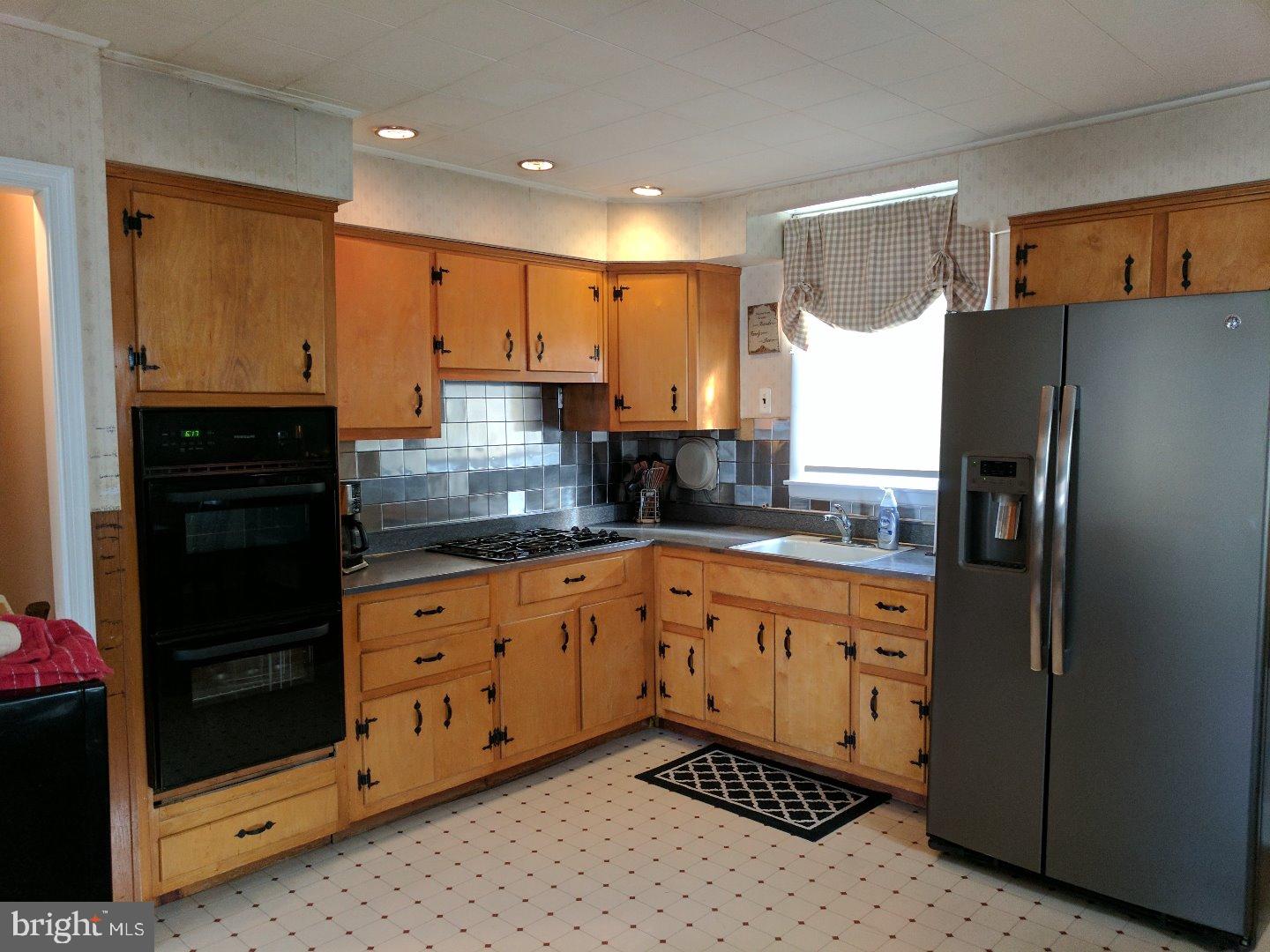 978 Windsor Road Warminster, PA 18974 - Photo 3 of 23 Kitchen