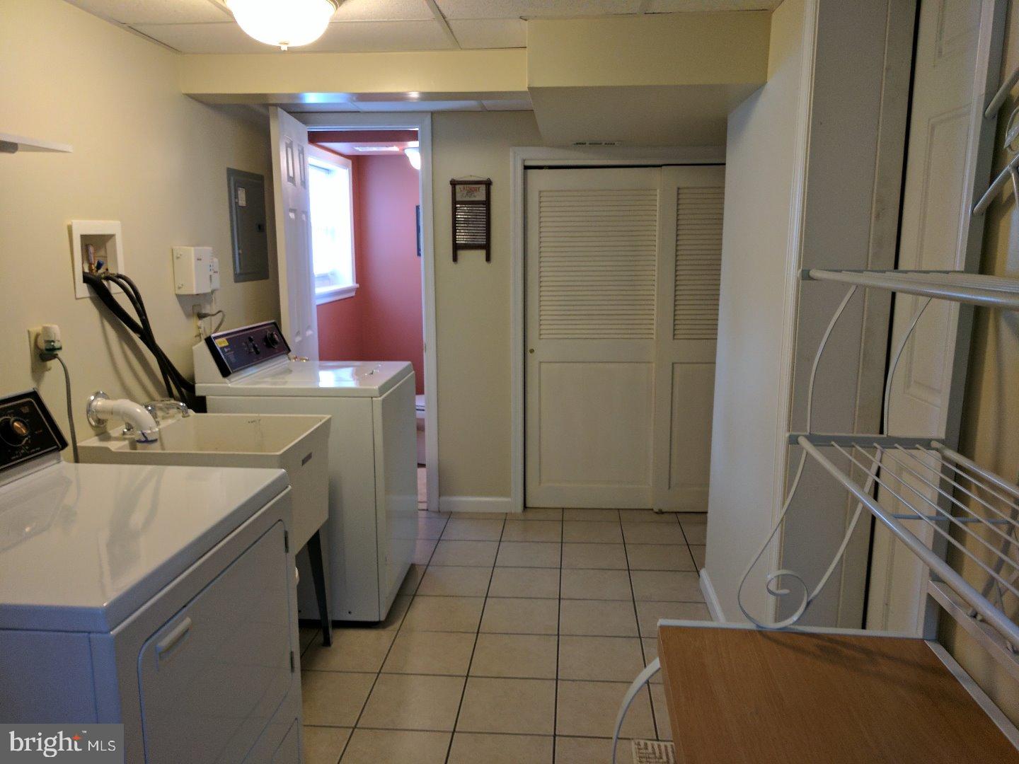 978 Windsor Road Warminster, PA 18974 - Photo 9 of 23 Laundry Room