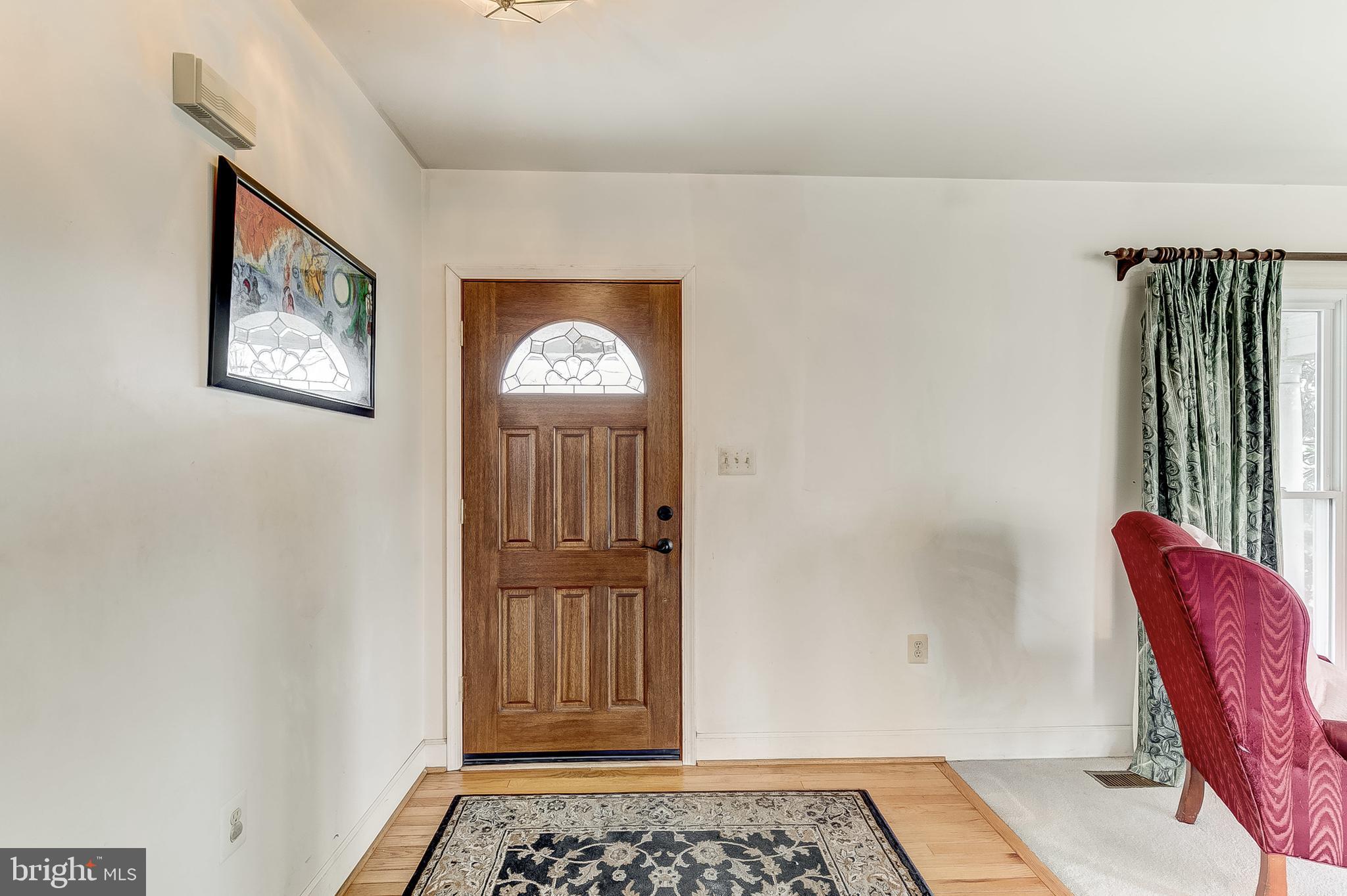 19623 Bruner Way Poolesville, MD 20837 - Photo 3 of 36 Foyer