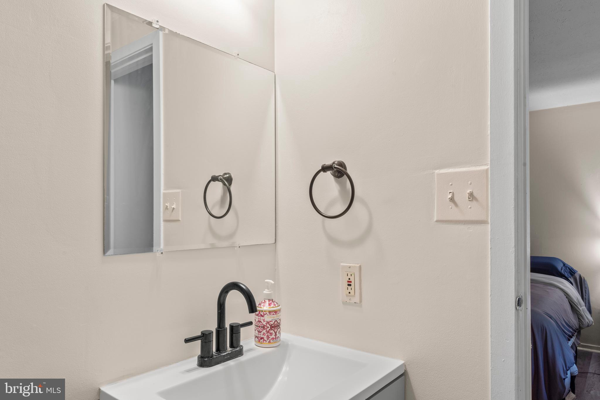 7627 Fallswood Way Lorton, VA 22079 - Photo 18 of 38 a bathroom with a sink and a mirror