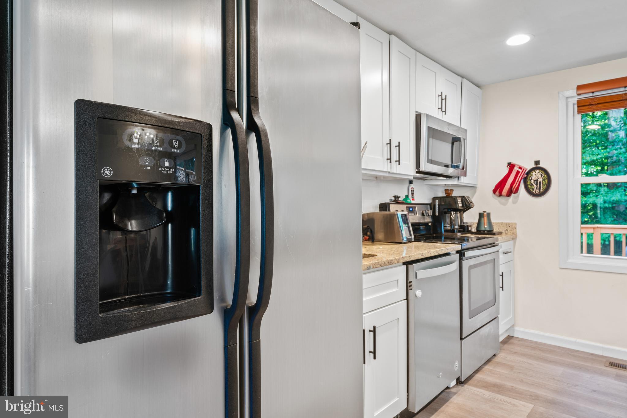 7627 Fallswood Way Lorton, VA 22079 - Photo 8 of 38 a kitchen with stainless steel appliances granite countertop a refrigerator and a sink