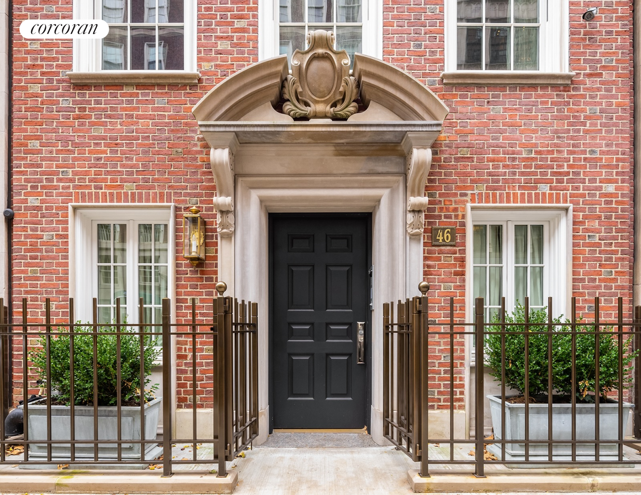 46 East 66th Street Manhattan, NY 10065 - Photo 45 of 64 a front view of a house with a garden