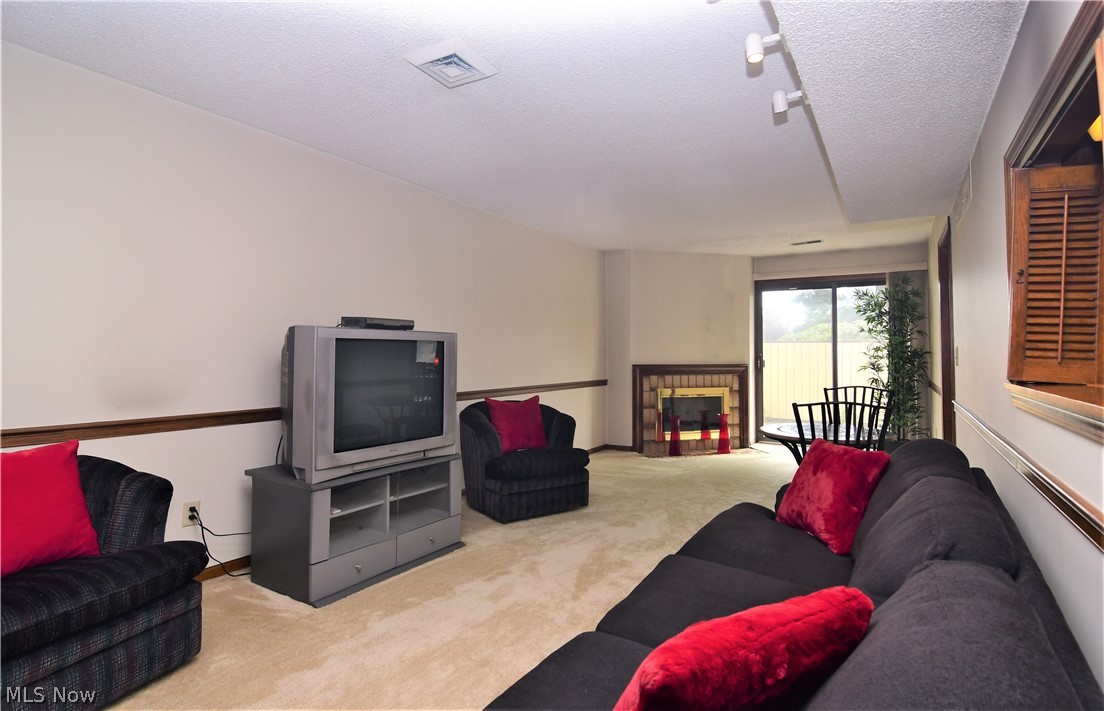 989 Hampton Ridge Drive Akron, OH 44313 - Photo 11 of 31 Family Room
