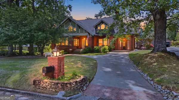 $785,000 | 760 East Tugalo Street, Toccoa, GA 30577