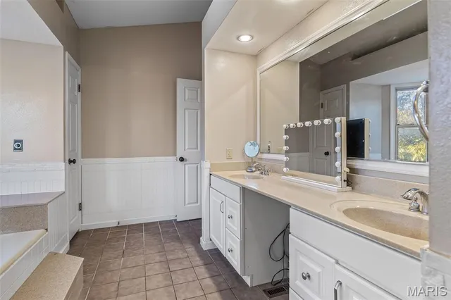 $395,000 | 71 Oakwood Drive, Ste. Genevieve, MO 63670