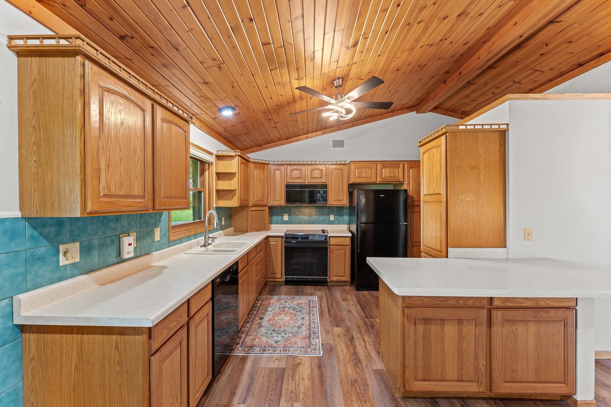 S6041 Oak Court Baraboo, WI 53913 - Photo 9 of 69